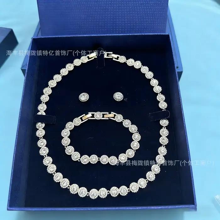 Collier tennis Ariana Grande couleur argent de la marque Good Brand