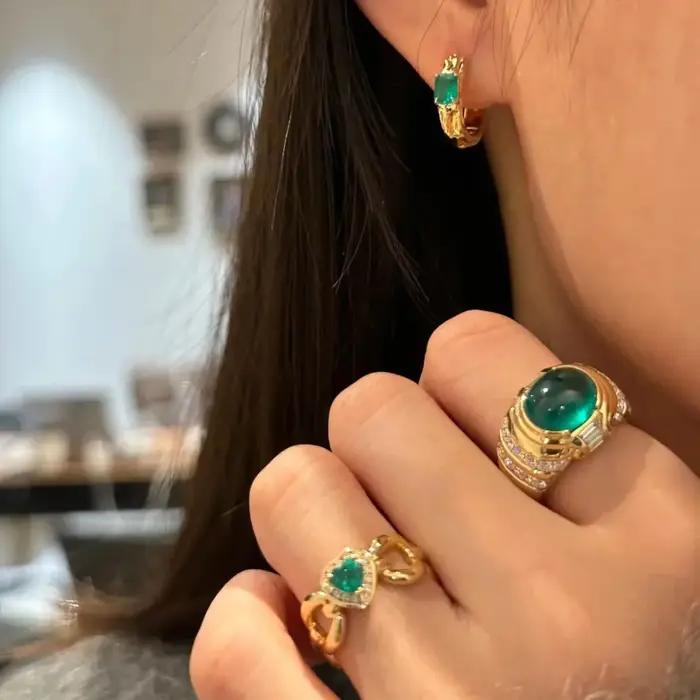 Bagues ovales vertes incrustées de diamants incrustés de style palais rétro pour femmes