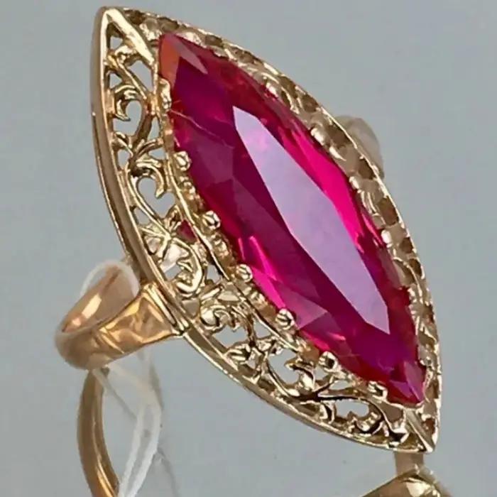 Magnifique bague pour femme en or incrusté de CZ rouge
