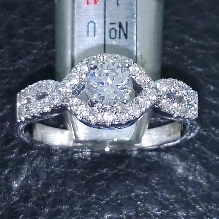 Bague en diamant de laboratoire rond en or 10 carats pour femme