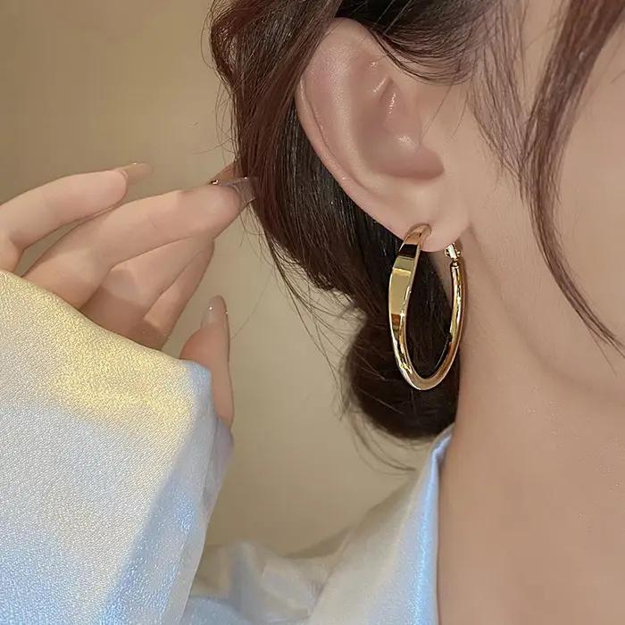 Boucles d'oreilles circulaires simples plaquées or 18 carats