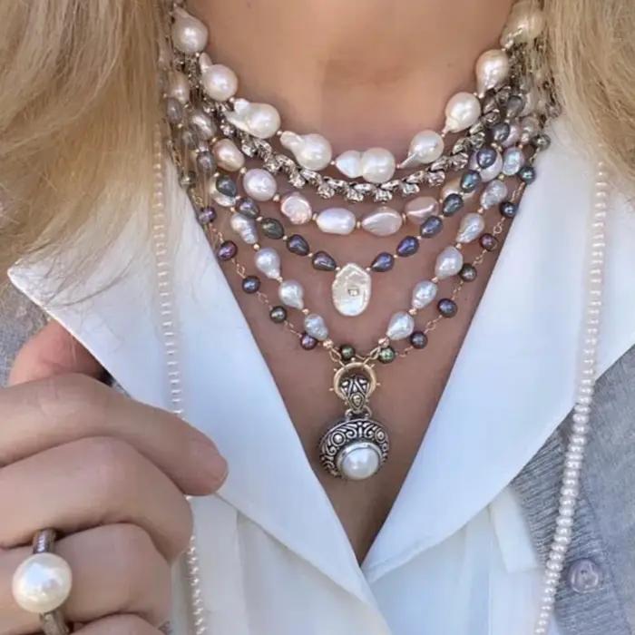 Collier de perles baroques naturelles au Design classique pour femmes