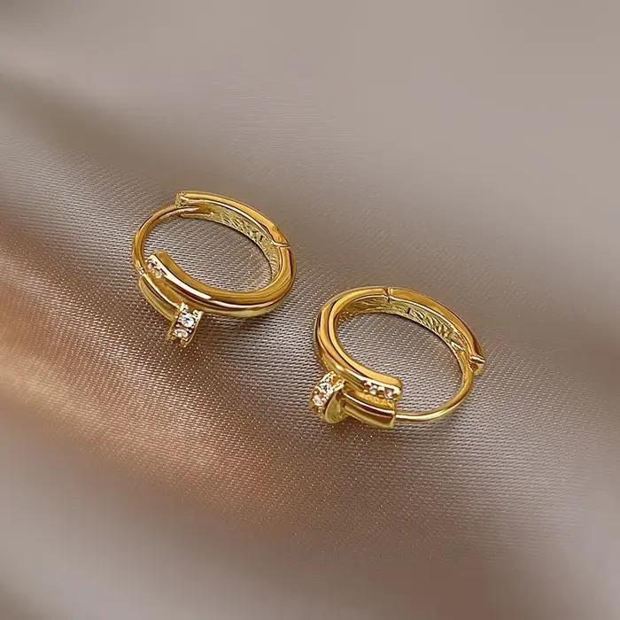 Charmante boucle d'oreille ronde en cristal brillant pour femmes