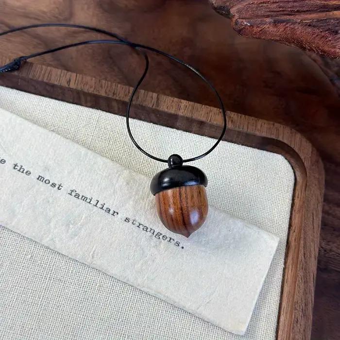 Collier pendentif Vintage en bois de santal pour femmes