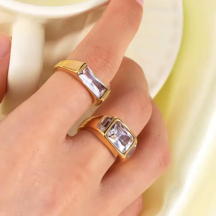 Nouvelle bague de mariage en acier inoxydable étanche plaqué or 18 carats avec zircon cubique carré blanc brillant