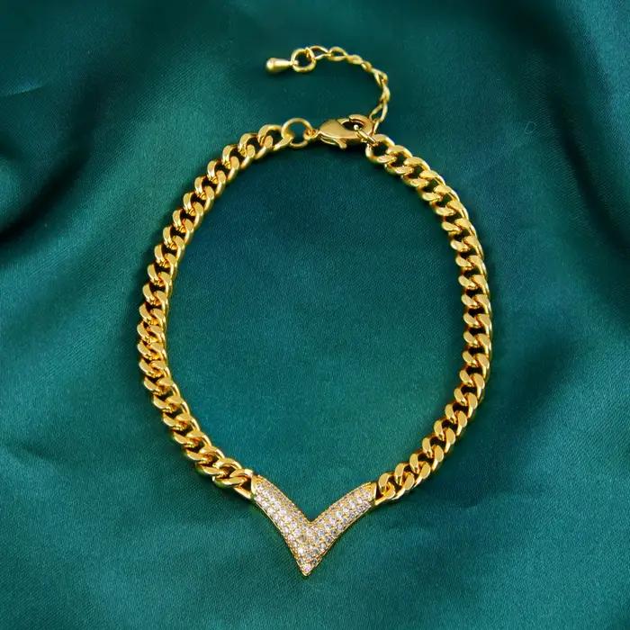Collier en V et Bracelet en Or Plaqué 21 Carats Serti de Zircone Blanche Mode Bollywood Femme Occasions Spéciales