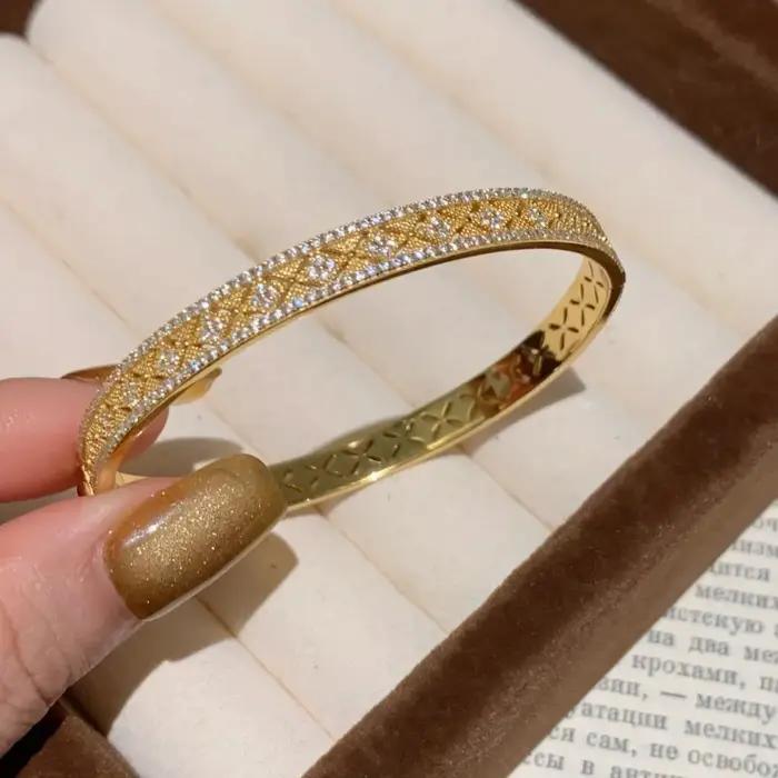 Bracelet à breloques Zadifié en plaqué or avec incrustations de zirconium pour femmes élégantes pour mariage et événements formels