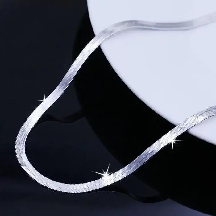 Collier chaîne plate plaqué or couleur argent pour femme