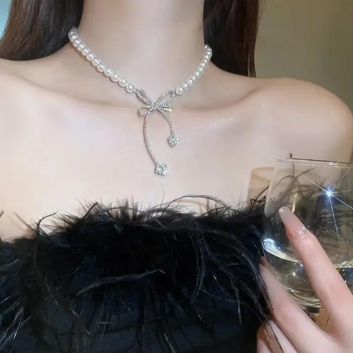 Collier Nœud Papillon en Perles et Strass pour Femme