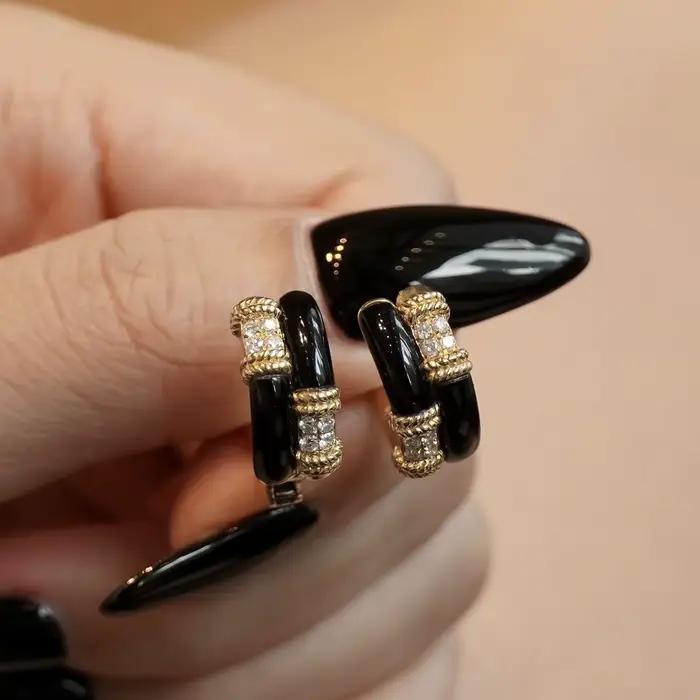 Boucles d'oreilles en argent 925 serties d'agate noire et zircons plaquées or 18 carats bijoux de luxe pour femmes élégantes et sophistiquées occasions spéciales