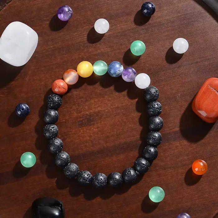1 morceau de bracelet en pierre volcanique à sept chakras, qui peut soulager le stress et a une aura énergétique.