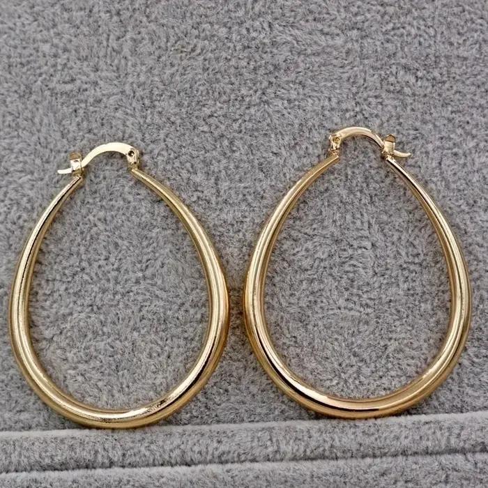 Boucles d'oreilles créoles lisses en or brillant pour femmes