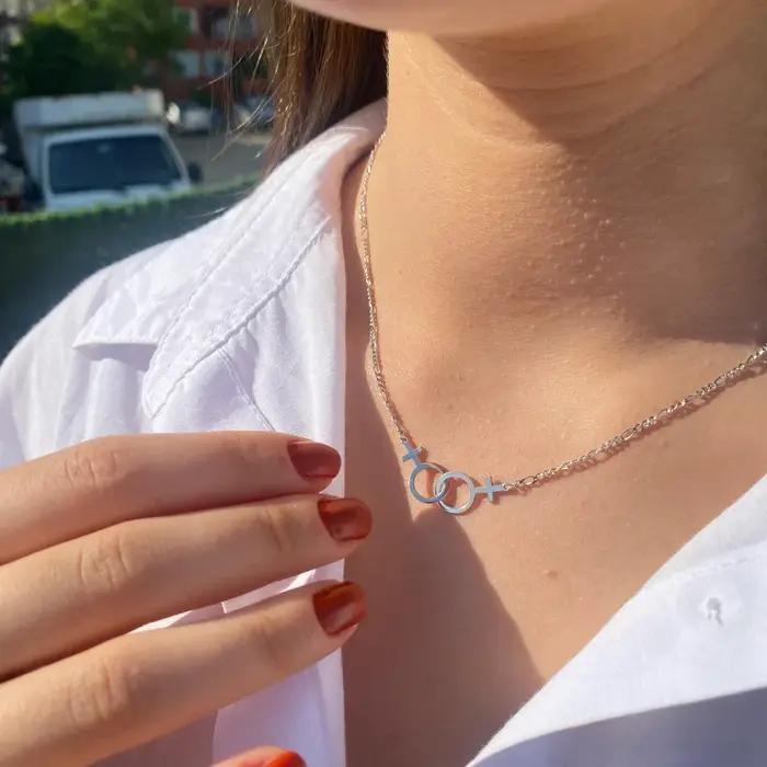 Collier lesbien Chaîne Figaro Double Venus bijou de fierté pour femmes occasions spéciales collier en acier inoxydable personnalisable