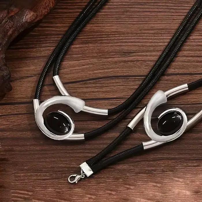 Ensemble de bijoux bohèmes en acrylique noir et zircon pour femmes, collier et bracelets assortis, bijoux tendance