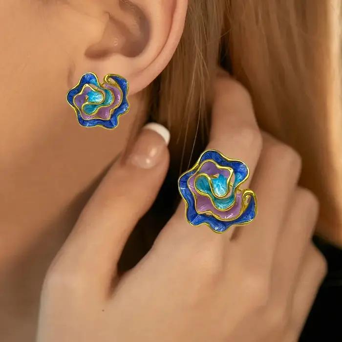 Ensemble de bijoux vintage en émail avec boucles d'oreilles et bague à motif floral