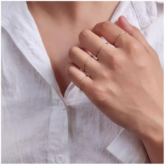 Bagues empilables essentielles en or 14K pour femmes