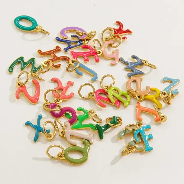 A-Z en acier inoxydable anglais lettre colorcomparator creux pendentif gouttes d'huile breloques bricolage collier bracelet bijoux exécutif