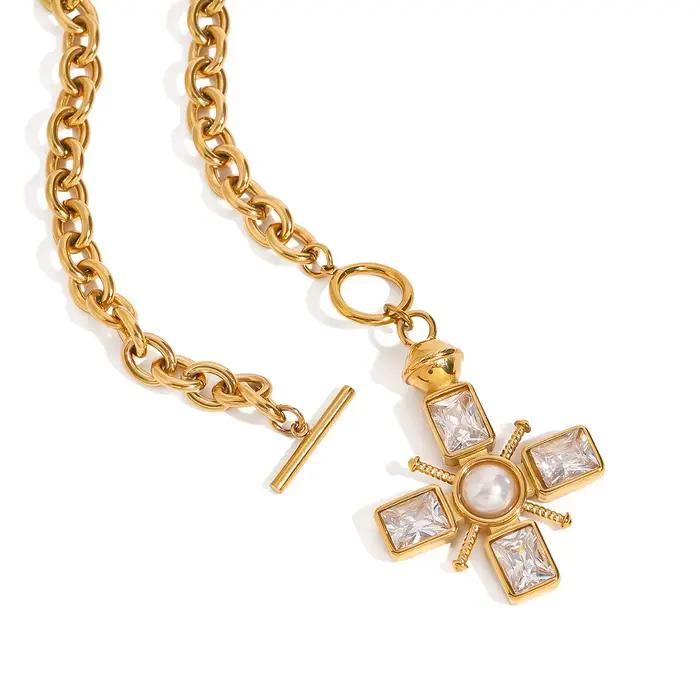 Yori – collier avec pendentif croix en zircone cubique Fine