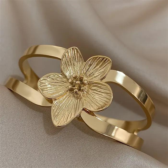 Bracelet élégant et délicat en acier inoxydable doré