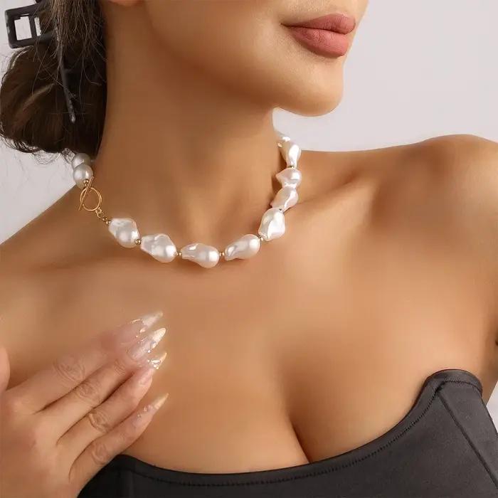 Collier en perles baroques pour femme design baroque retro elegant accessoire de bijouterie pour toutes les occasions
