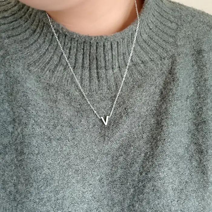 Collier en acier inoxydable avec lettre initiale pour femmes, cadeau anniversaire, bijou ras du cou pour occasions spéciales