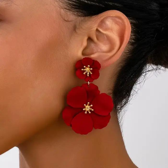 Nouvelles boucles d'oreilles pendantes pour femme, motif fleur fuchsia, pour mariée et occasions spéciales, plaqué or, avec grande fleur en spray blanc et fuchsia
