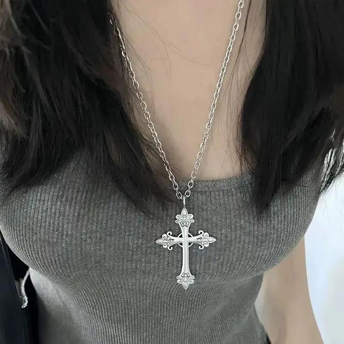 Collier Punk gothique avec pendentifs en croix de Rose pour femmes
