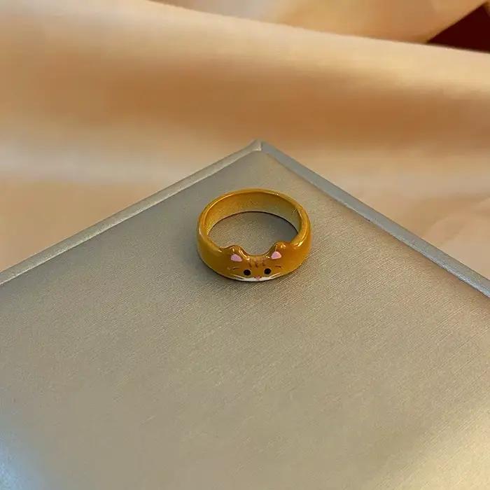 Bague en céramique motif chat de dessin animé unique pour femmes style créatif et minimaliste pour occasions spéciales