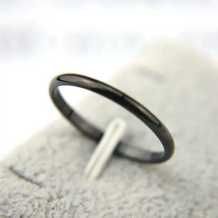 Bague Empilable Fine en Acier Inoxydable Plaquée Or 18 Carats Pour Femmes et Filles Occasions Spéciales et Journées Courantes