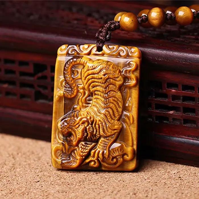 Pendentif œil de tigre sculpté à la main, collier de guérison énergétique avec chaîne de perles, amu