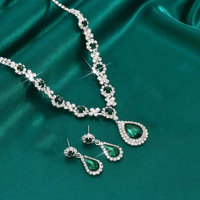 Parure de bijoux fantaisie en cristal : collier et boucles d'oreilles pendantes de luxe en forme de goutte d'eau
