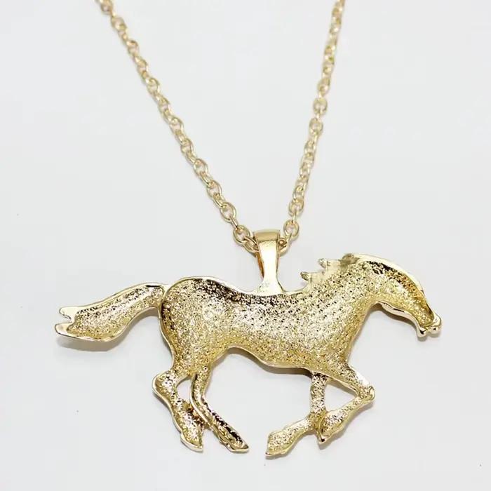 Collier à breloque cheval plaqué or plaqué argent élégant pour homme femme occasions spéciales style classique mode animal de compagnie