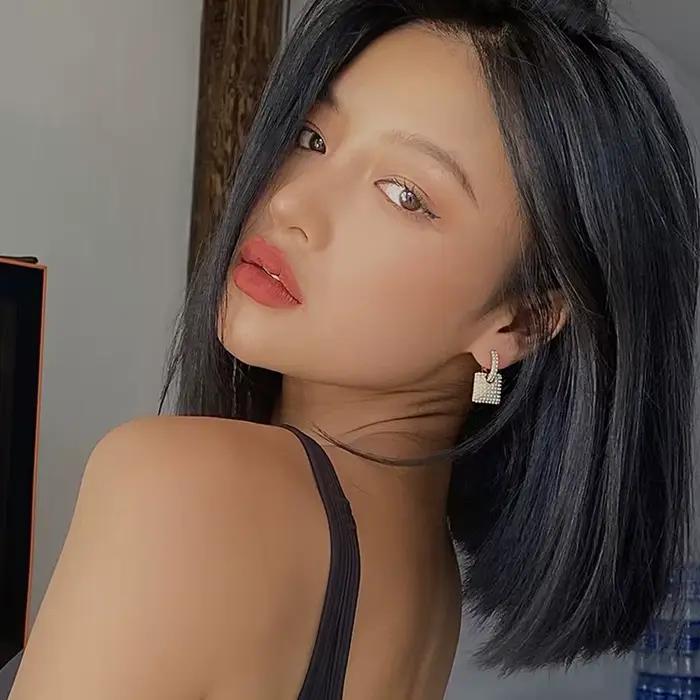 Boucles d'oreilles pendantes géométriques en perle avec alliage de cuivre or pour femmes élégantes occasions spéciales mode coréenne 2025