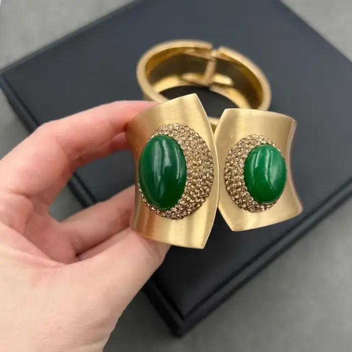 Bracelet en jade émeraude pour femmes avec strass or personnalisable pour occasions spéciales et cadeaux de mariage