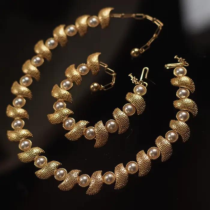 Italie Florence Ensemble de bijoux antiques Or 18 carats rempli de perles Mabe Filigrane Camée Bracelet Collier Boucle