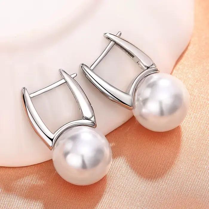 Huitan – boucles d'oreilles simples et élégantes en Imitation de perles pour femmes, couleur métal argent, mode polyvalente, accessoires d'oreille pour dames, nouveaux bijoux