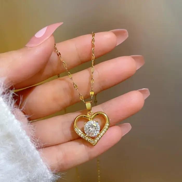 Collier avec pendentif en forme de cœur pour femmes