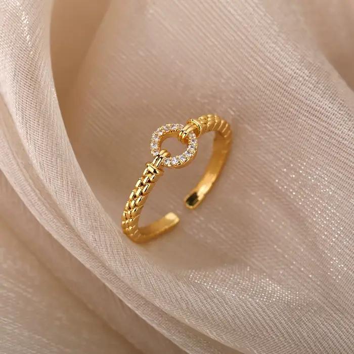 Bague en acier inoxydable plaquée or 18 carats avec zirconium blanc et noir pour femmes style punk rock occasions spéciales