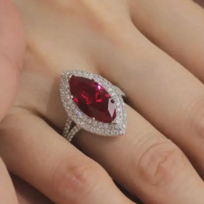 Bague de luxe en zircon rouge coupe marquise avec accents de diamants complets