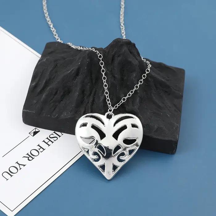 Collier The Vampire Diaries Filigrane Cœur Plaqué Argent Antique Femme Occasions Spéciales
