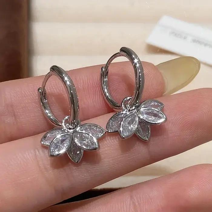 PONYKISS – boucles d'oreilles en forme de fleur de Lotus en Zircon couleur argent pour femmes