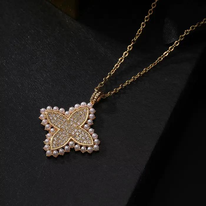 Collier et Boucles d'Oreilles Trèfle Plaqué Or avec Perles et Zirconiums Cubiques pour Occasions Spéciales Femme