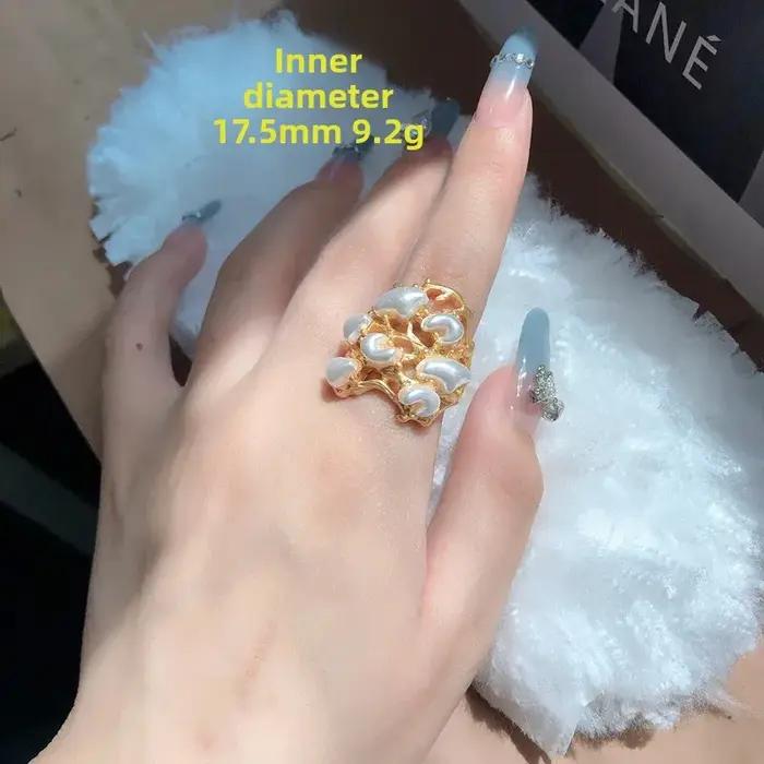 Bague élégante gravée en émail avec diamants incrustés