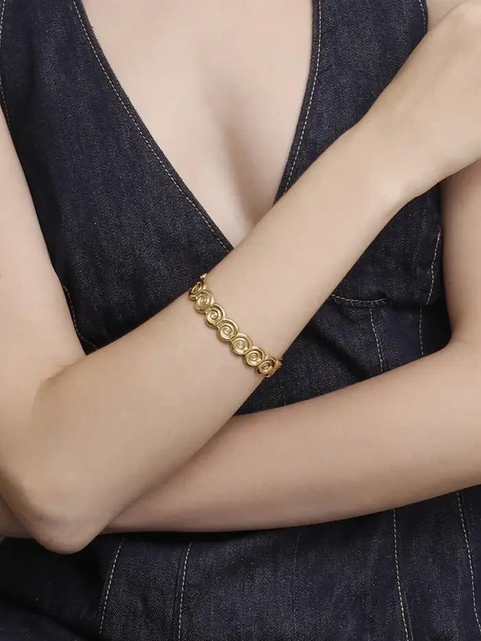 E.B.belle – Bracelet conque créative en acier inoxydable plaqué or 18 carats