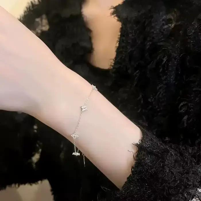 Bracelet à fleurs en cristal de haute qualité pour femmes, style romantique et mignon, bijou personnalisable et ajustable pour toutes les occasions spéciales