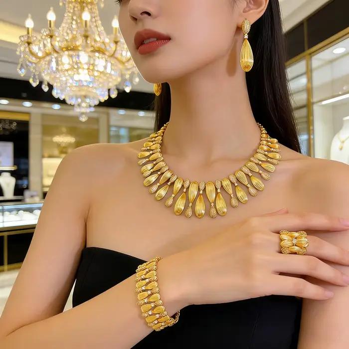 Collection de bijoux en or d'inspiration vintage : collier floral superposé