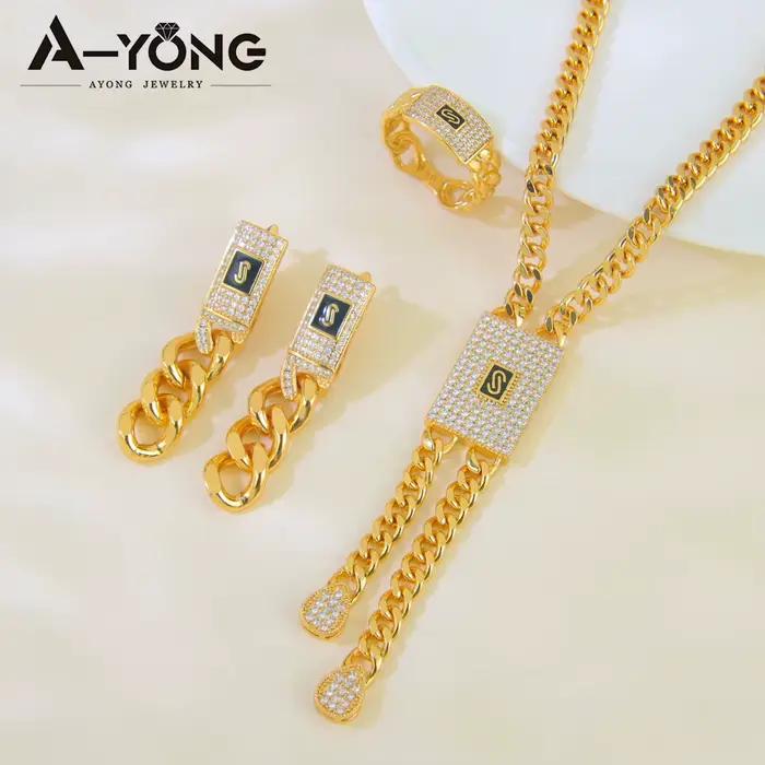 Ensemble de bijoux Hip Hop plaqué or 22 carats avec collier en zircone et boucles d'oreilles pour femmes occassions spéciales engagement