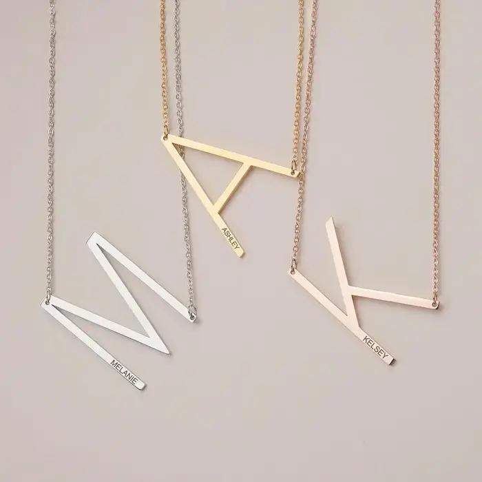 Collier en acier inoxydable avec 26 lettres anglaises