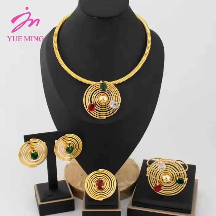 Nouvel ensemble de bijoux couleur or style 2026 : boucles d'oreilles cercle
