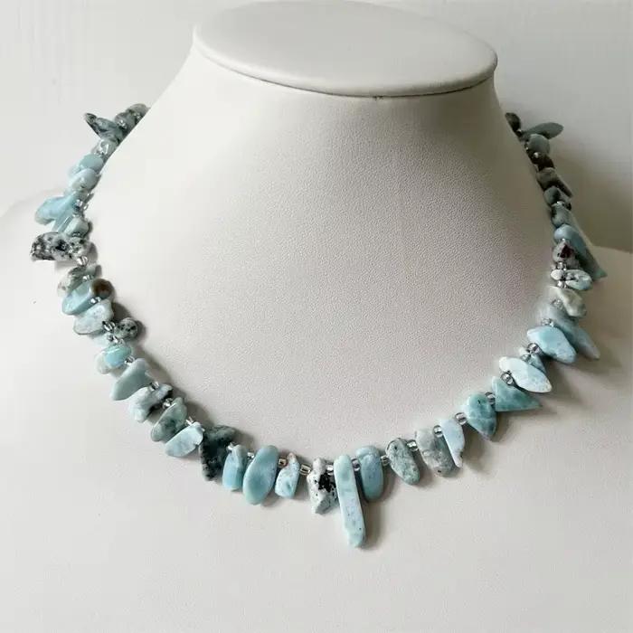 Collier Larimar dominicaine, veine de mer irrégulière, chaîne de pépite en pierre, bijoux classiques en perles, brin énergétique Chic d'été